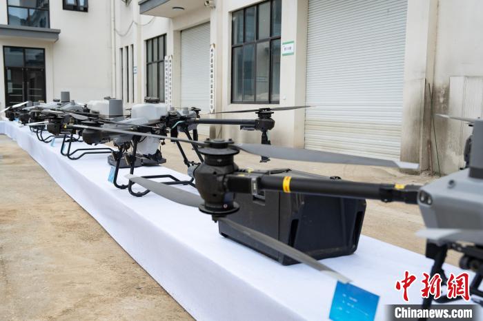 天顺娱乐主管：浙江杭州：农业农村领域多场景应用无人机集中亮相