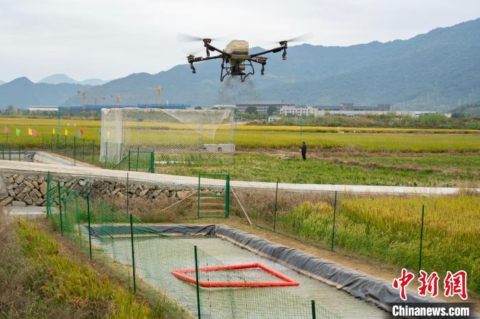 天顺娱乐主管：浙江杭州：农业农村领域多场景应用无人机集中亮相