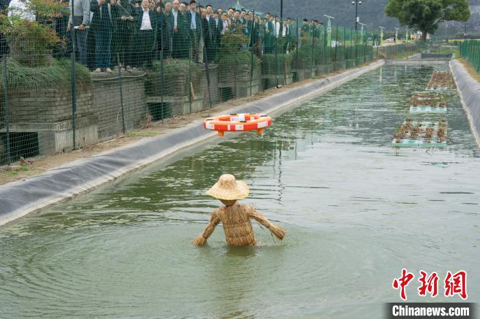 天顺娱乐主管：浙江杭州：农业农村领域多场景应用无人机集中亮相